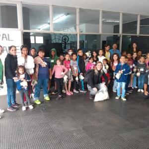 Imagem da notícia CRIANÇAS ASSISTEM CLIFFORD: O CÃO GICANTE NO CINE MUNICIPAL