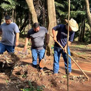 Imagem da notícia MÊS DA ÁRVORE - VISITA E AÇÃO NO HORTO MUNICIPAL