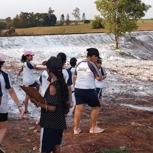 Imagem da notícia ESTUDANTES VÃO ÀS RUAS LEVANTAR QUESTÕES AMBIENTAIS PARA O MAPA VERDE