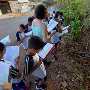 Imagem da notícia ESTUDANTES VÃO ÀS RUAS LEVANTAR QUESTÕES AMBIENTAIS PARA O MAPA VERDE