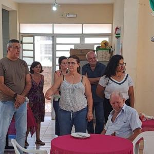 Imagem da notícia IDOSOS E CRIANÇAS RECEBEM PRESENTES DE NATAL