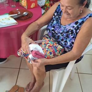 Imagem da notícia IDOSOS E CRIANÇAS RECEBEM PRESENTES DE NATAL