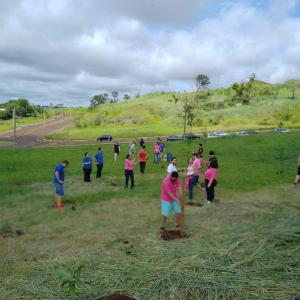Imagem da notícia PREFEITURA PROMOVE PLANTIO DE ÁRVORES EM PARCERIA COM OS ESCOTEIROS DO AR