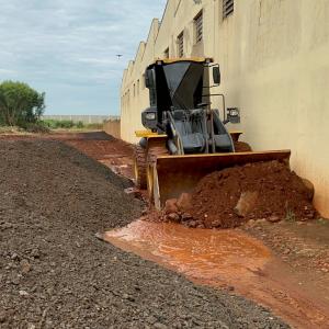 Imagem da notícia PREFEITURA PROMOVE MELHORIAS EM RUAS DO 7º DISTRITO INDUSTRIAL