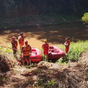 Imagem da notícia BOMBEIROS INSPECIONAM TRECHO DO BOIA CROSS NO RIO JAHU
