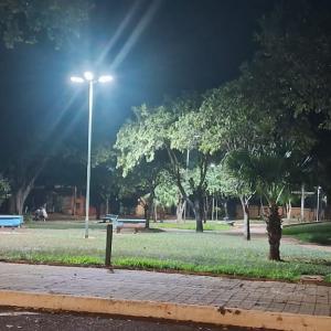 Imagem da notícia PREFEITURA IMPLEMENTA MELHORIAS NA ILUMINAÇÃO DE MAIS PRAÇAS