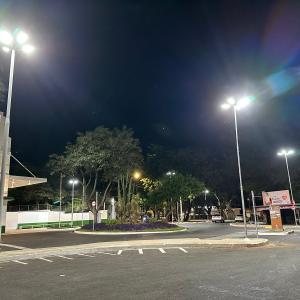 Imagem da notícia PREFEITURA IMPLEMENTA MELHORIAS NA ILUMINAÇÃO DE MAIS PRAÇAS