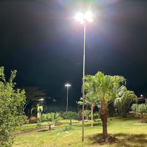 Imagem da notícia PREFEITURA IMPLEMENTA MELHORIAS NA ILUMINAÇÃO DE MAIS PRAÇAS