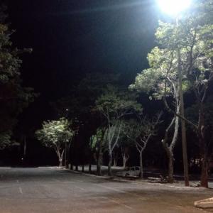 Imagem da notícia PREFEITURA MODERNIZA SISTEMA DE ILUMINAÇÃO NO ESTACIONAMENTO DO FLÁVIO DE MELLO