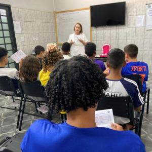 Imagem da notícia SAÚDE BUCAL: MENINOS E MENINAS RECEBEM KITS DE HIGIENE