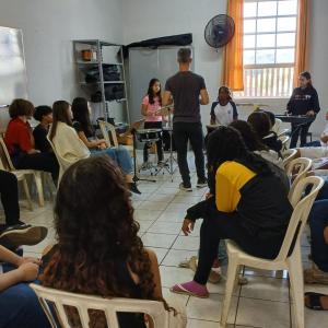 Imagem da notícia TARDE DE MÚSICA, APRENDIZADO E DIVERSÃO PARA ESTUDANTES DA EE CAETANO LOURENÇO DE CAMARGO