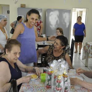 Imagem da notícia Centro Dia do Idoso recebe Papai Noel
