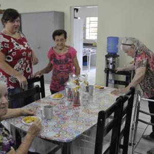 Imagem da notícia Centro Dia do Idoso recebe Papai Noel