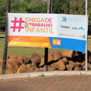 Imagem da notícia Ação comunitária, com recreação e brinquedos infláveis no Parque do Rio Jahu - FOTOS