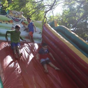 Imagem da notícia Ação comunitária, com recreação e brinquedos infláveis no Parque do Rio Jahu - FOTOS