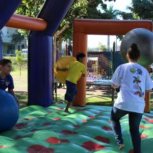 Imagem da notícia Ação comunitária, com recreação e brinquedos infláveis no Parque do Rio Jahu - FOTOS