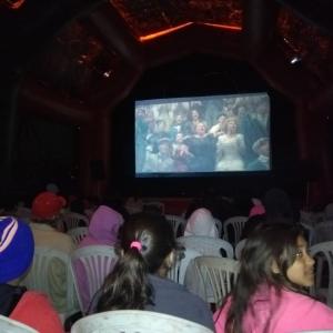 Imagem da notícia Prefeitura de Jahu traz cinema itinerante em comemoração ao aniversário da cidade - FOTOS