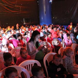 Imagem da notícia Prefeitura de Jahu traz cinema itinerante em comemoração ao aniversário da cidade - FOTOS
