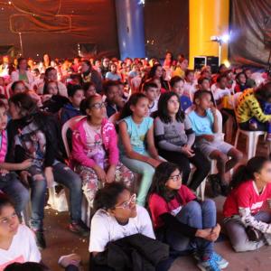 Imagem da notícia Prefeitura de Jahu traz cinema itinerante em comemoração ao aniversário da cidade - FOTOS