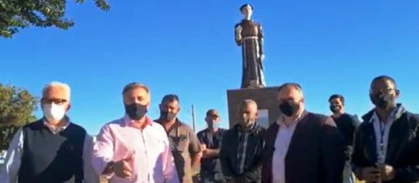 PREFEITURA CONCLUI RESTAURAÇÃO DA ESTÁTUA DE FREI GALVÃO