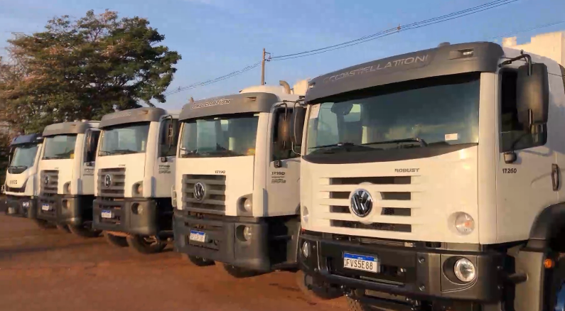 PREFEITURA RECEBE NOVOS CAMINHÕES DE LIXO