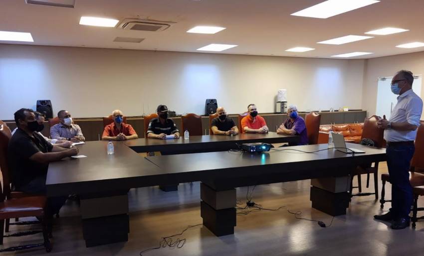 PREFEITURA DISCUTE ALTERNATIVAS PARA IMPLANTAÇÃO DE ZONA AZUL