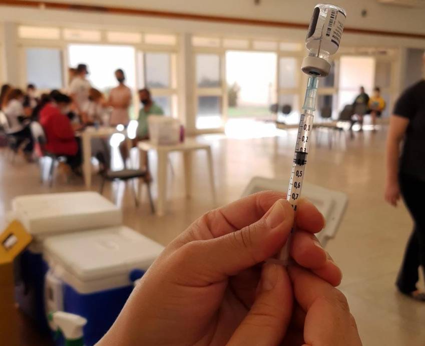 AGENDAMENTO DA VACINAÇÃO CONTRA A COVID-19 PARA ADOLESCENTES ESTÁ ESGOTADO