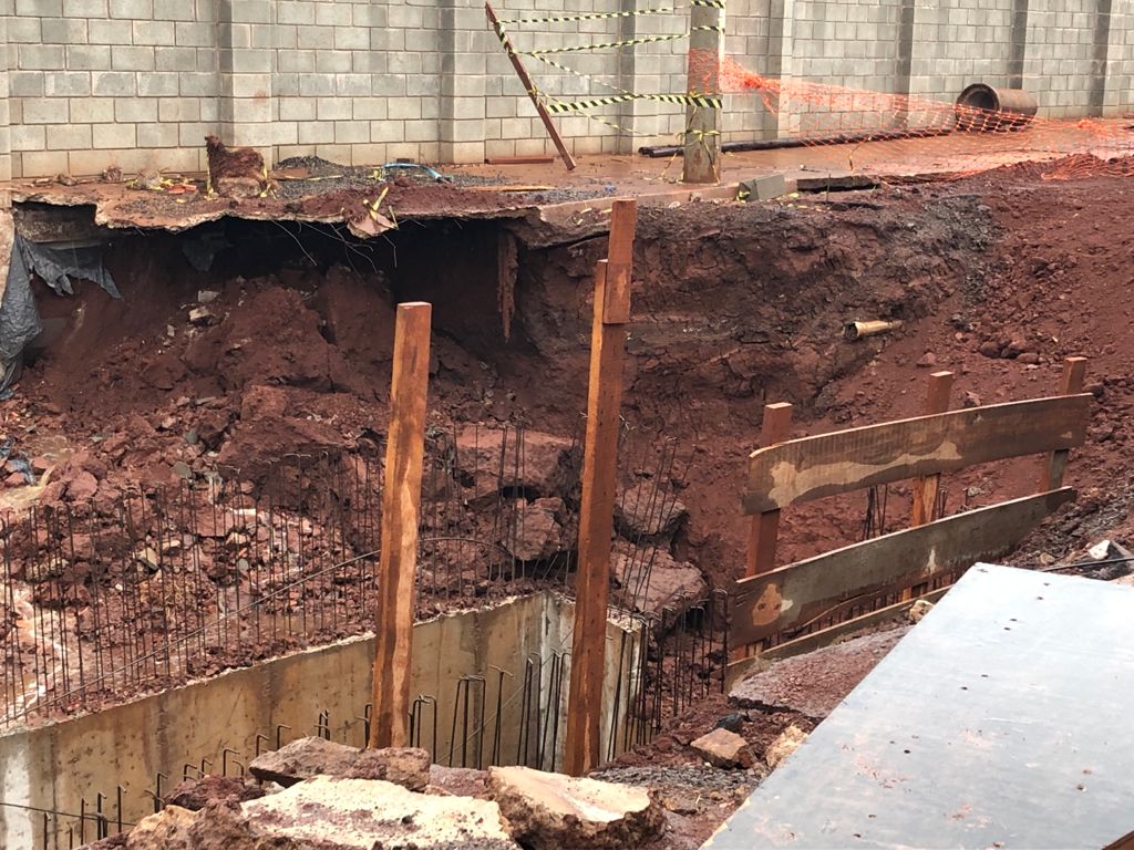 APÓS CHUVA PREFEITURA ACOMPANHA OBRA NO SÃO CRISPIM