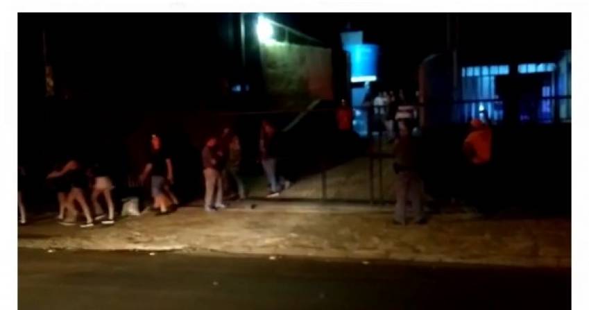 FISCALIZAÇÃO INTERROMPE FESTA COM MAIS DE 500 PESSOAS