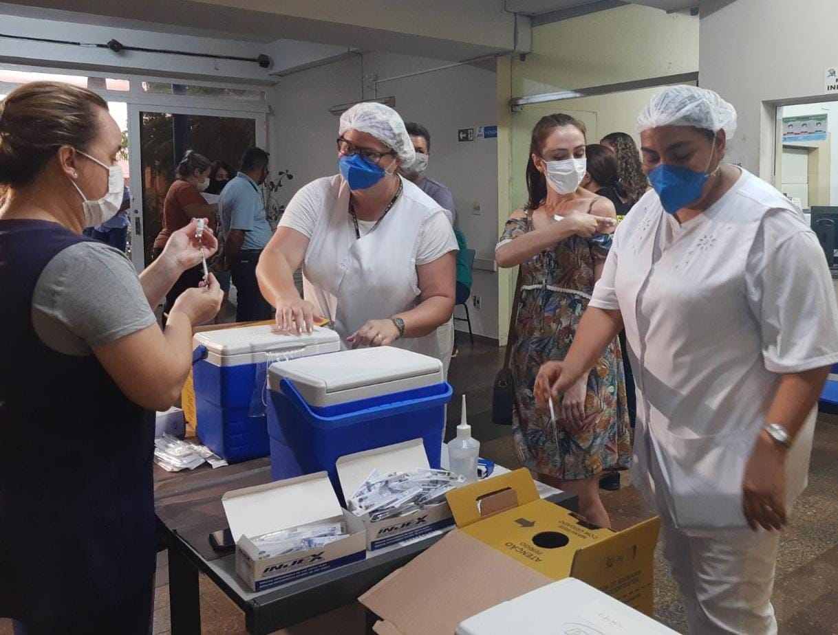 PRIMEIRO DIA DE CORUJÃO VACINA CENTENAS DE MORADORES