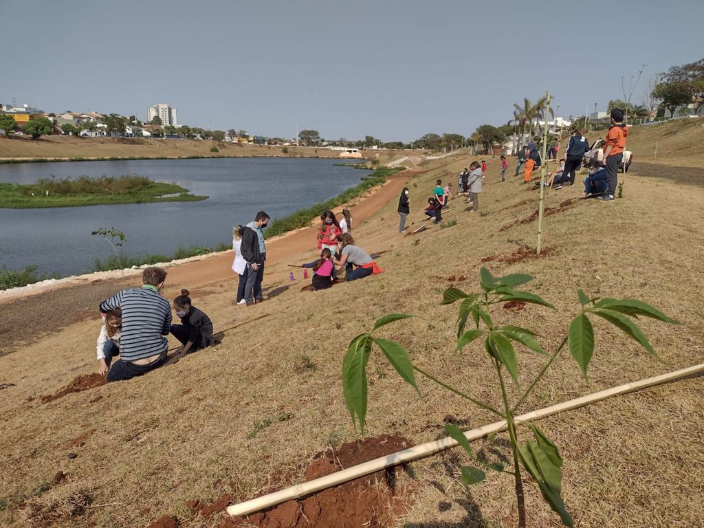 SEMANA É MARCADA POR PLANTIO DE ÁRVORES