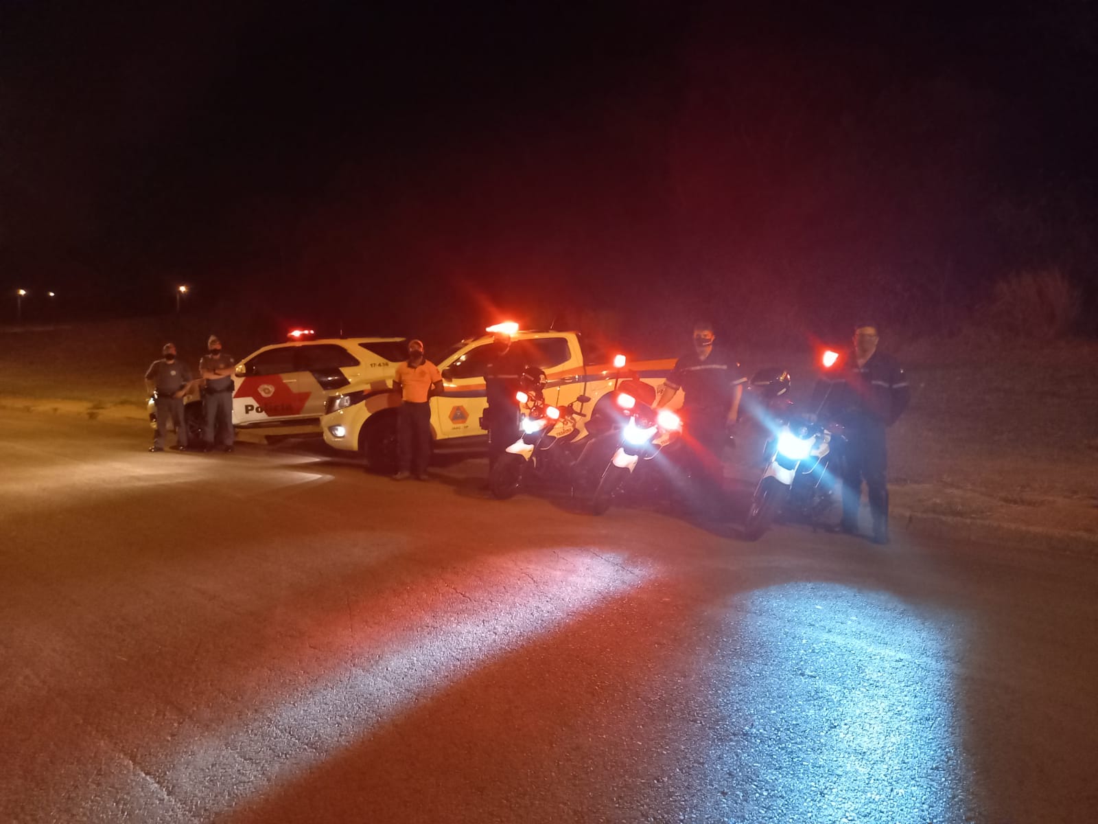 VEÍCULOS SÃO MULTADOS POR ESTACIONAMENTO IRREGULAR