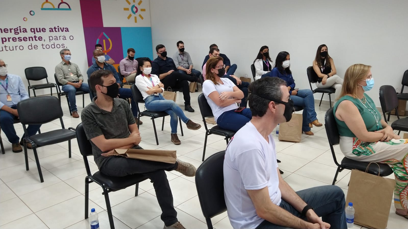 EDUCAÇÃO PARTICIPA DE REINAUGURAÇÃO DE ESPAÇO INFANTIL EM POTUNDUVA