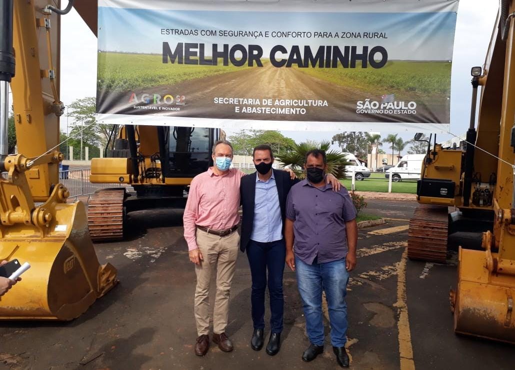 LANÇAMENTO DE PROGRAMA QUE BENEFICIA ESTRADAS RURAIS