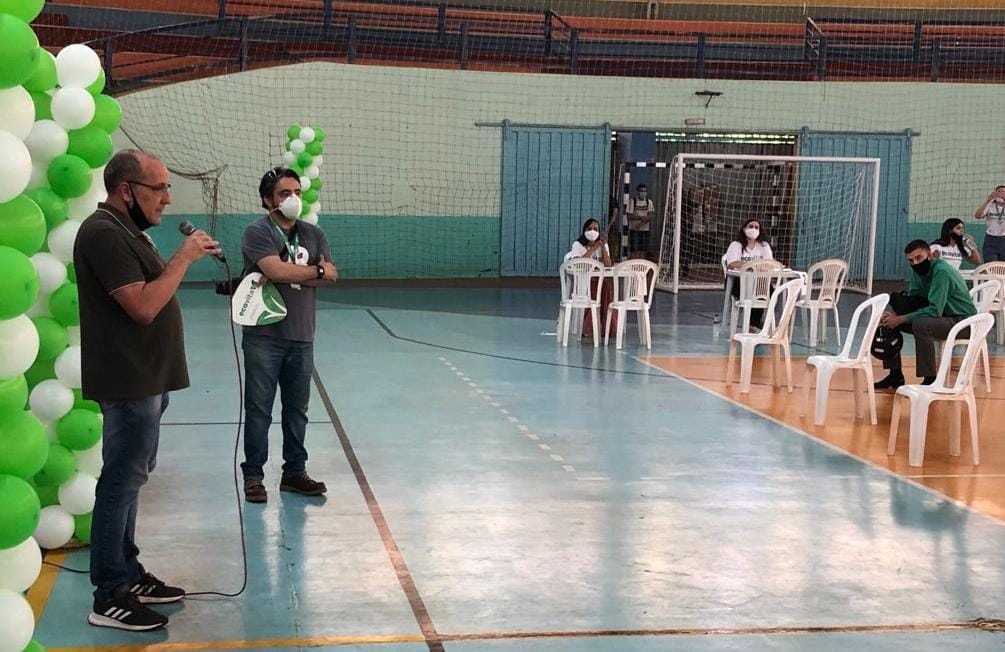 PREFEITURA PARTICIPA DE EVENTO DE ASSINATURA DE CONTRATOS IMOBILIÁRIOS