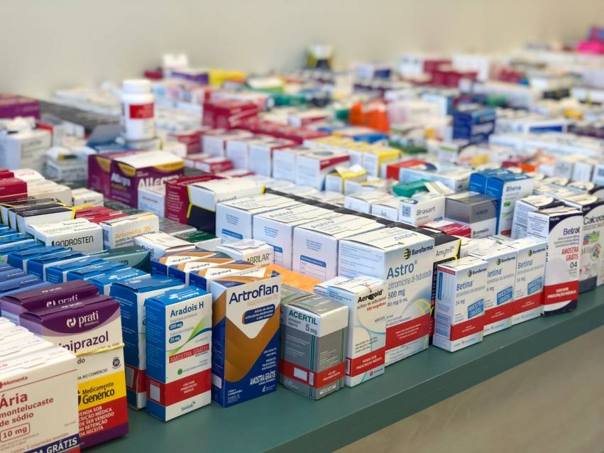 SAÚDE RECEBE DOAÇÃO DE MAIS DE 30 MIL DOSES DE MEDICAMENTOS