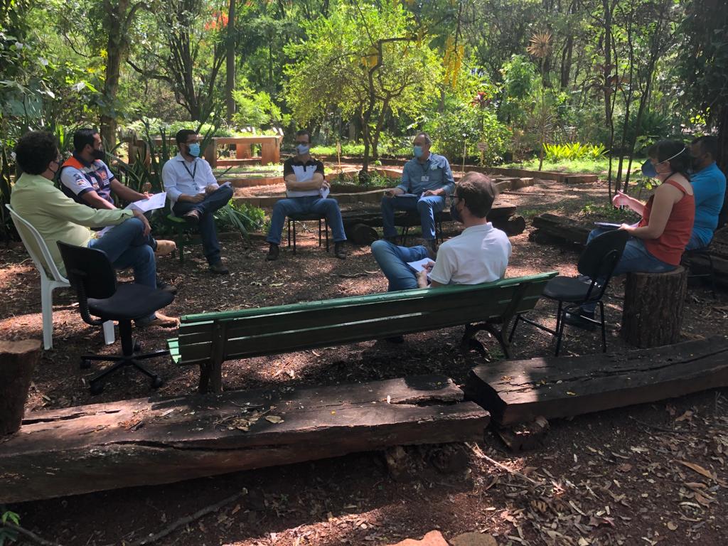 PREFEITURA, MP E SECRETARIA ESTADUAL DE AGRICULTURA TRATAM DE REMOÇÃO E ENCAMINHAMENTO DE ABELHAS