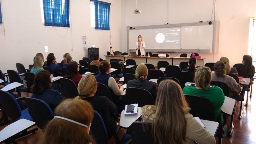 SERVIDORES DA SAÚDE PARTICIPAM DE CAPACITAÇÃO