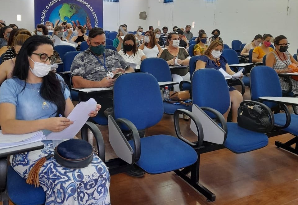 SECRETARIA DE EDUCAÇÃO REALIZA REUNIÃO COM GESTORES