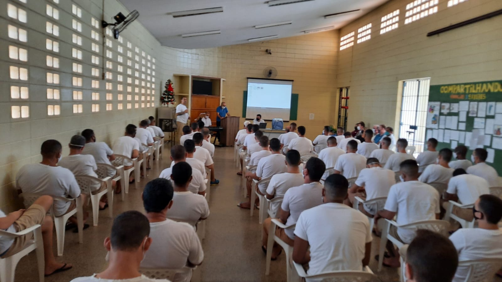 SEAGRI CAPACITA 11 INTERNOS DO CR PARA PRODUÇÃO DE HORTIFRÚTIS