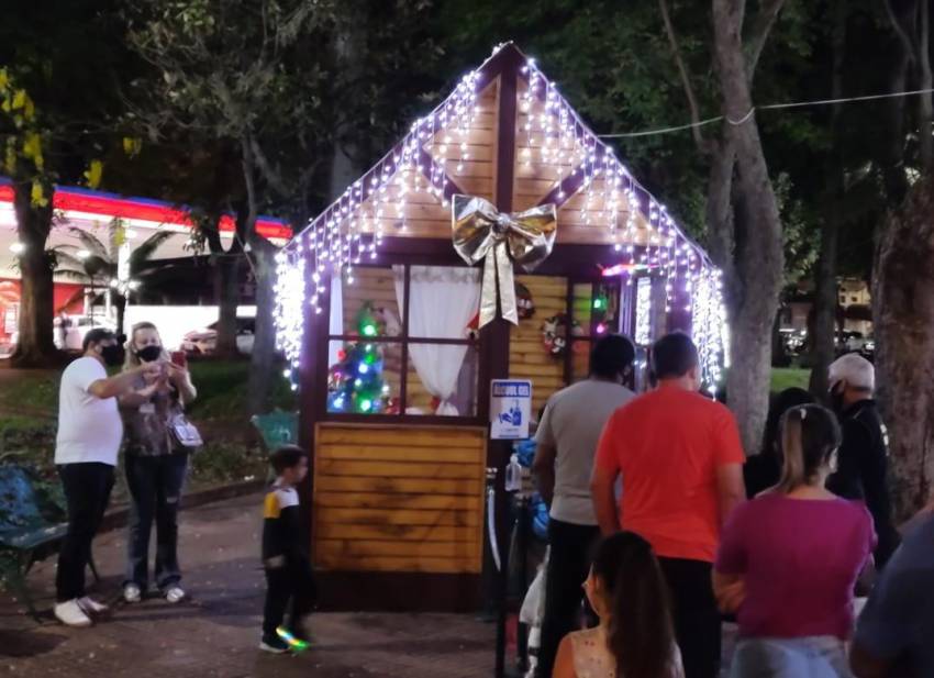 PAPAI NOEL CHEGA AO JARDIM DE BAIXO PARA RECEPÇÃO AO PÚBLICO
