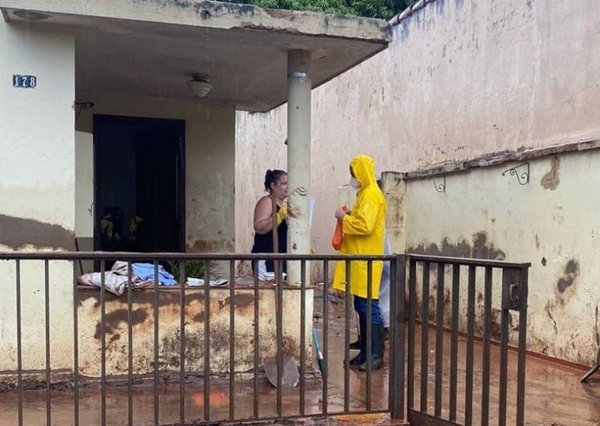 SAÚDE VISITA FAMÍLIAS ATINGIDAS PELA ENCHENTE