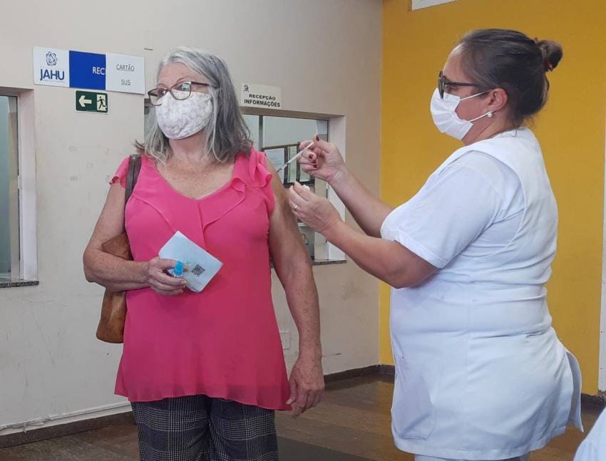 'CORUJÃO' PARA JOVENS E ADULTOS APLICA 670 DOSES