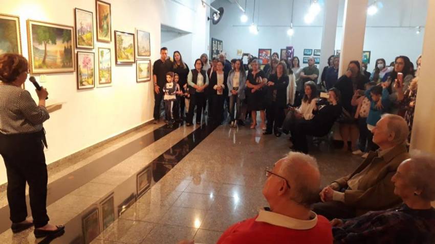 VERNISSAGE COM OBRAS DE ADÉLIO BROVÉGLIO ARRECADA ALIMENTOS