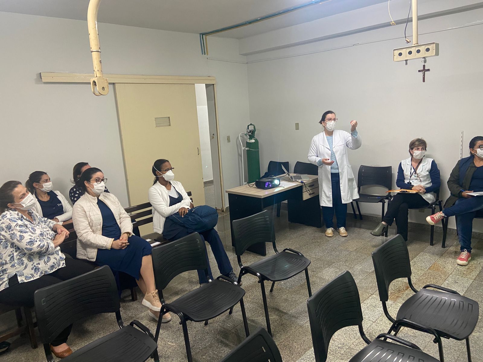 CURSO DE EDUCAÇÃO CONTINUADA PARA ENFERMEIROS DA REDE BÁSICA DE SAÚDE  