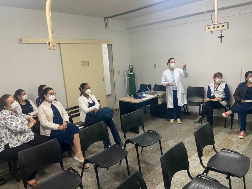 CURSO DE EDUCAÇÃO CONTINUADA PARA ENFERMEIROS DA REDE BÁSICA DE SAÚDE  