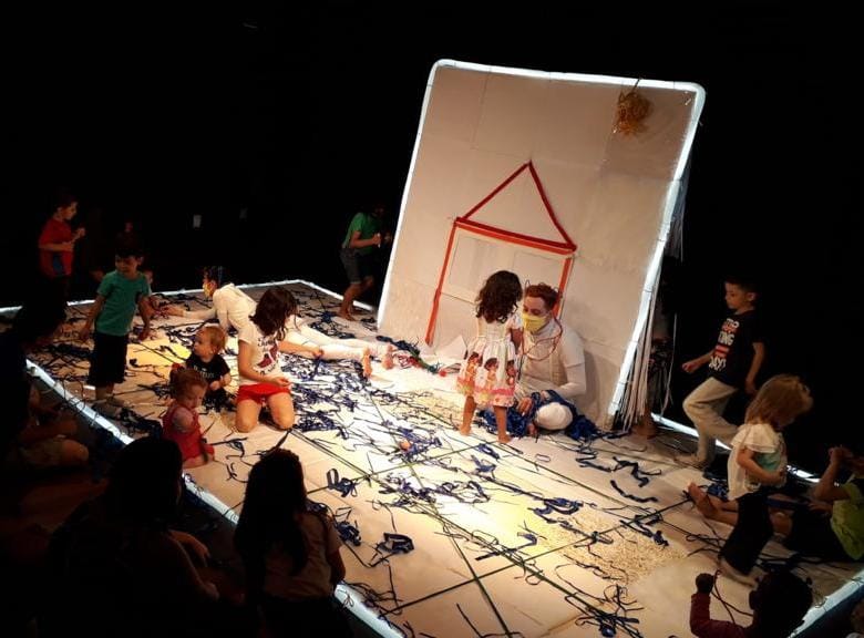 TEATRO PARA BEBÊS É SUCESSO ENTRE CRIANÇAS E ADULTOS