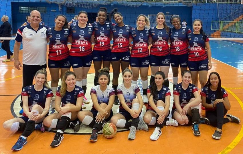 EQUIPE FEMININA DE VÔLEI AVANÇA NOS JOGOS REGIONAIS