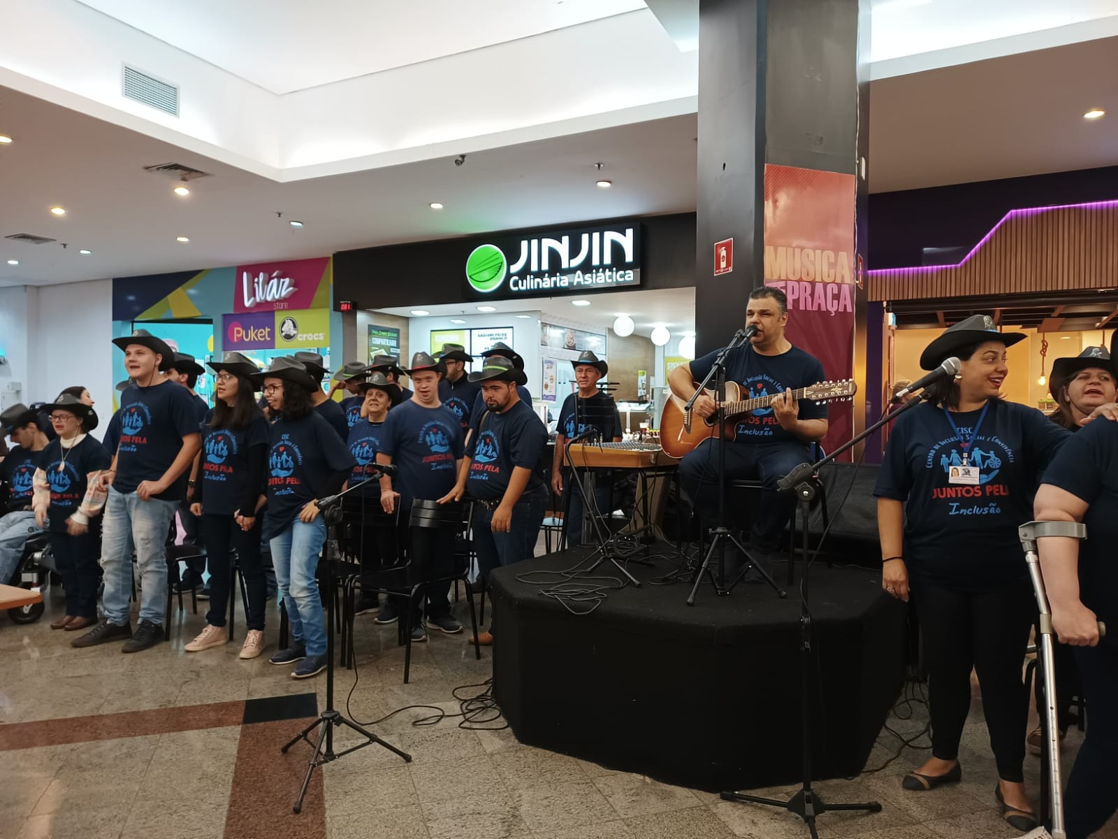 CORAL DO CISC REALIZA APRESENTAÇÃO MUSICAL