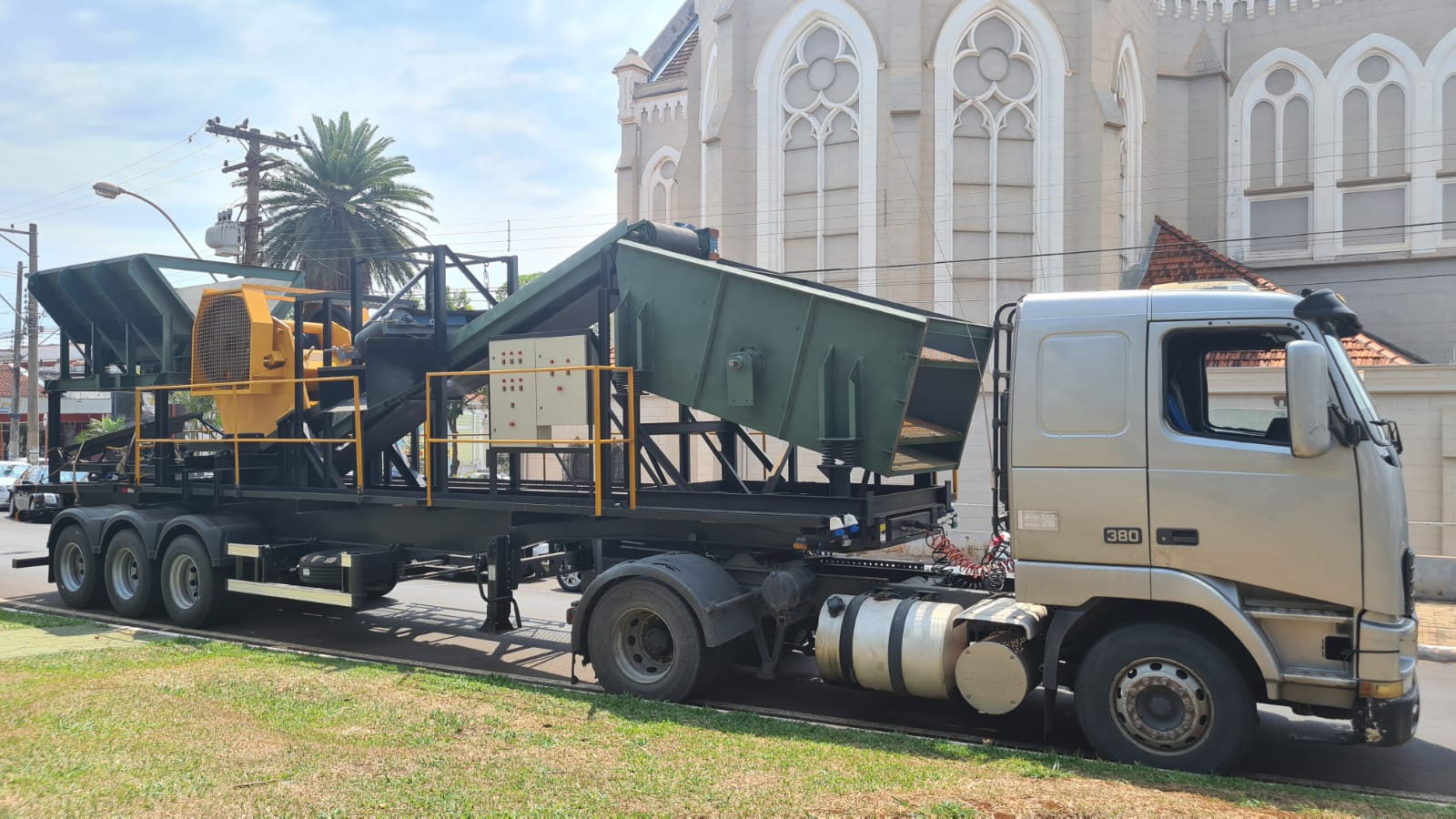 MUNICÍPIO RECEBE USINA MÓVEL DE RESÍDUOS DA CONSTRUÇÃO CIVIL